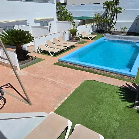 Casa Roja 3 - Quiet Resort, Central, Parking 아파트